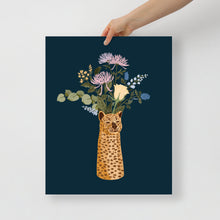 Load image into Gallery viewer, FLORAL AND VASE 04